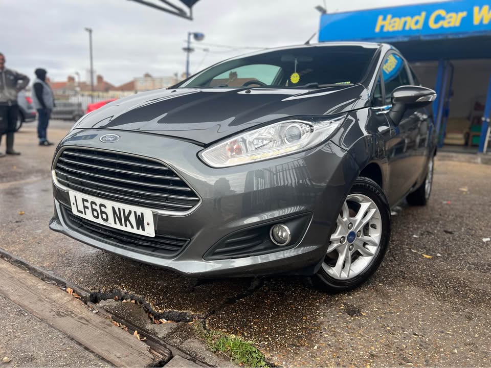 
								Ford Fiesta 1.2 full									