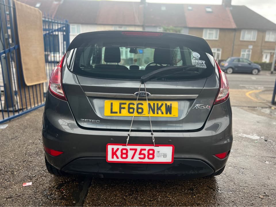 
								Ford Fiesta 1.2 full									