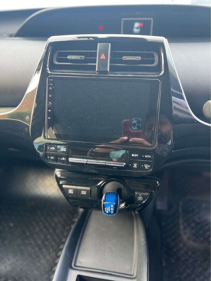 
								Toyota Prius 2020 full									