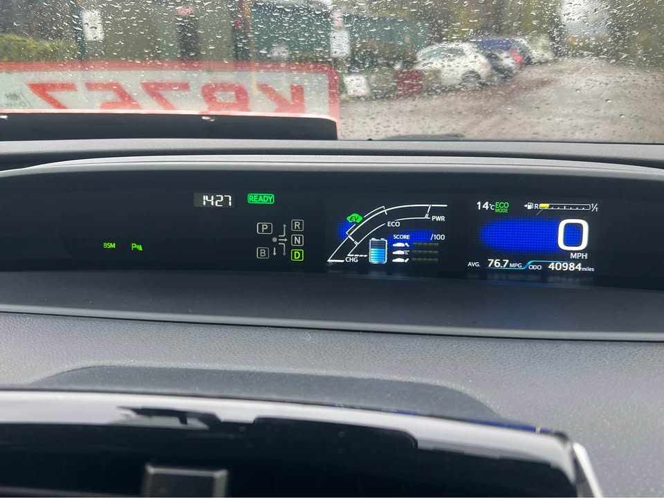 
								Toyota Prius 2020 full									