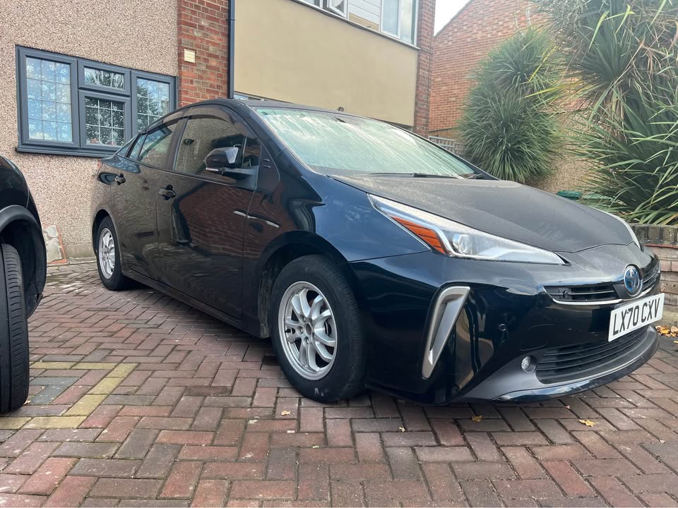
								Toyota Prius 2020 full									