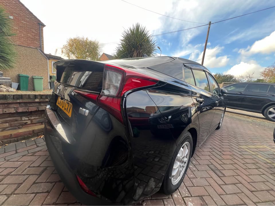 
								Toyota Prius 2020 full									