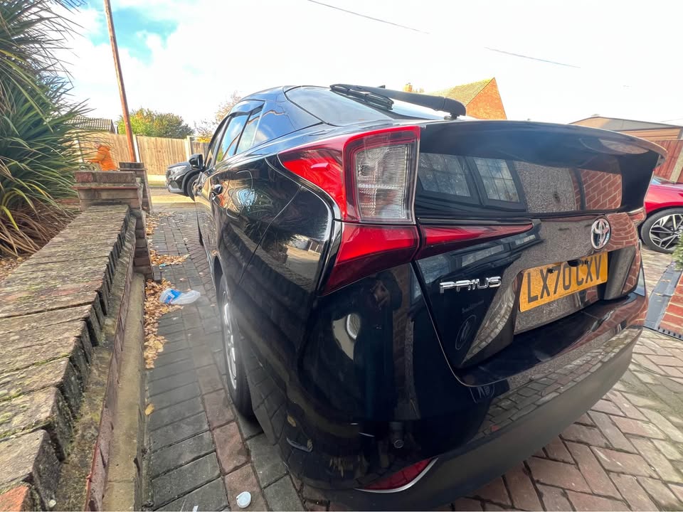 
								Toyota Prius 2020 full									