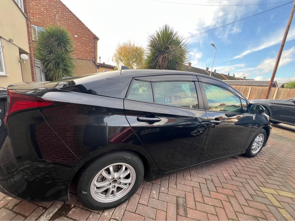 
								Toyota Prius 2020 full									