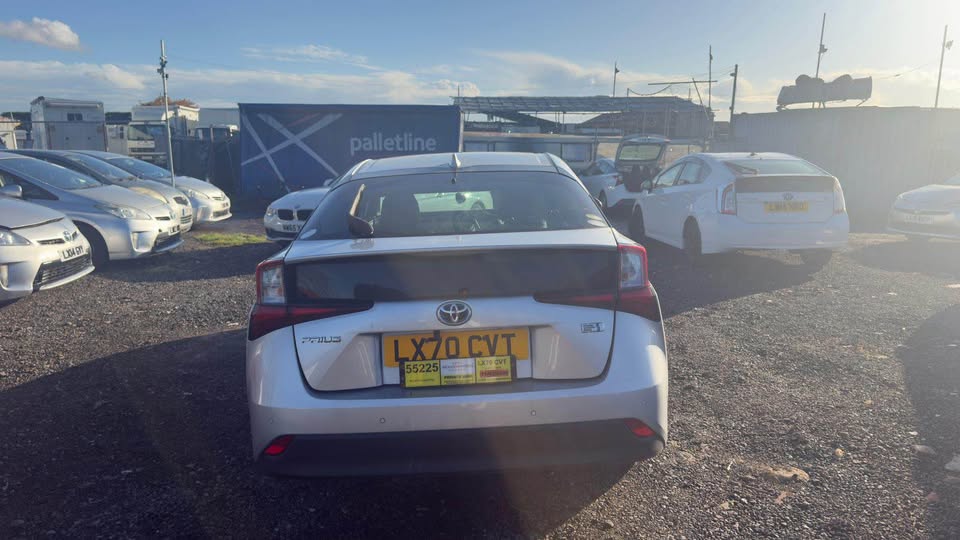 
								Toyota Prius 2020 full									