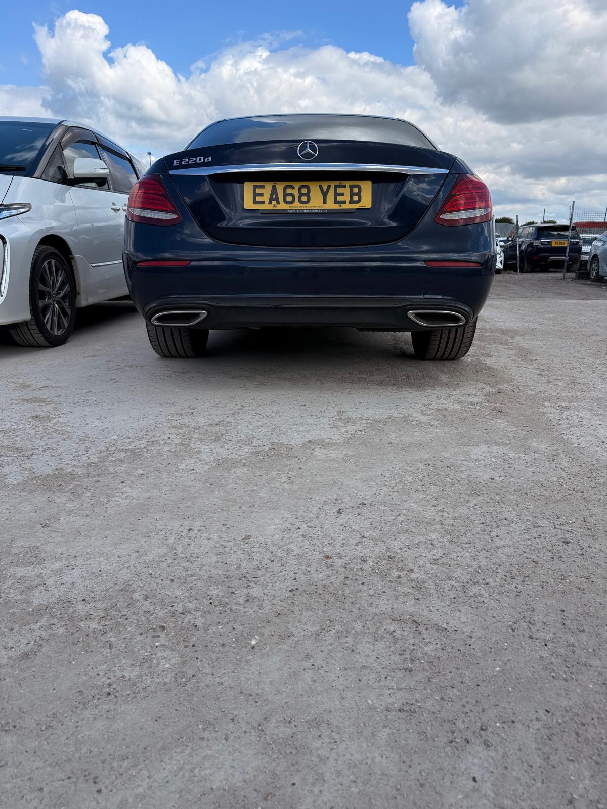 
								Mercedes-Benz E-Class Saloon full									