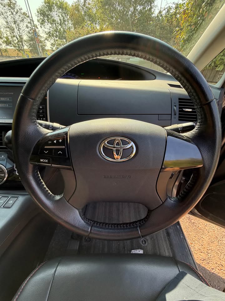 
								2013 Toyota Estima full									