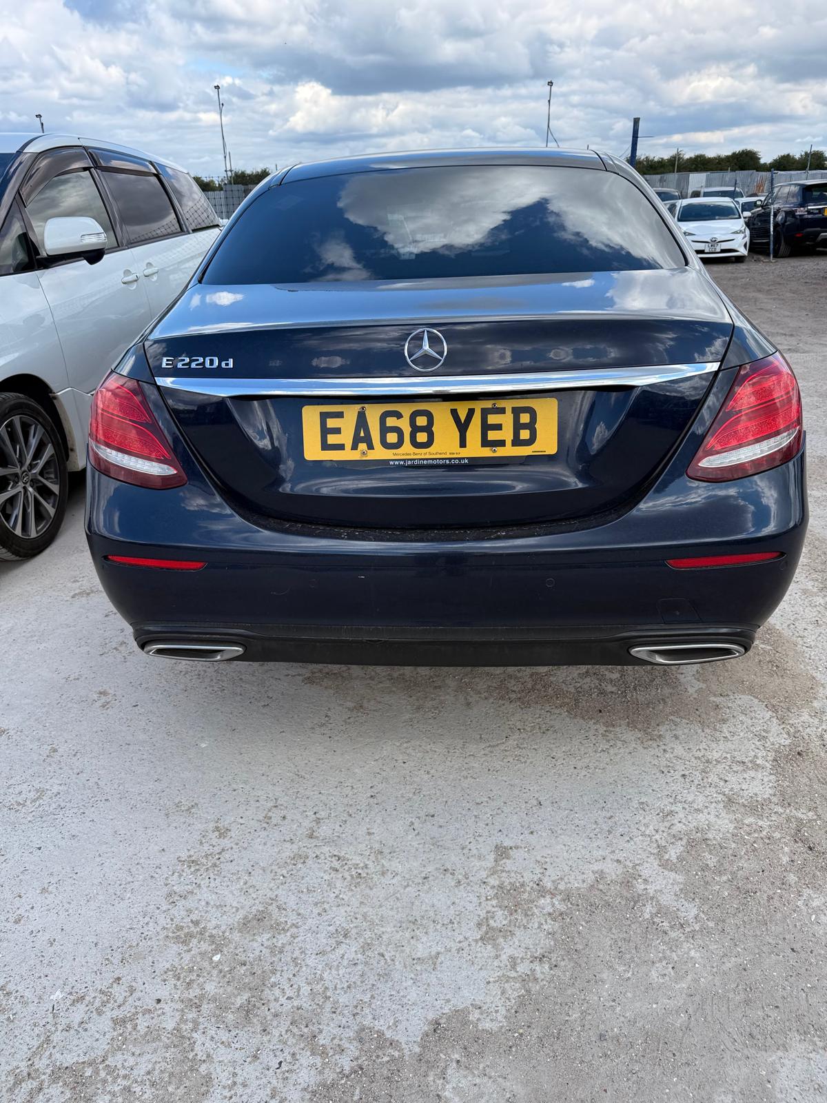 
								Mercedes-Benz E-Class Saloon full									