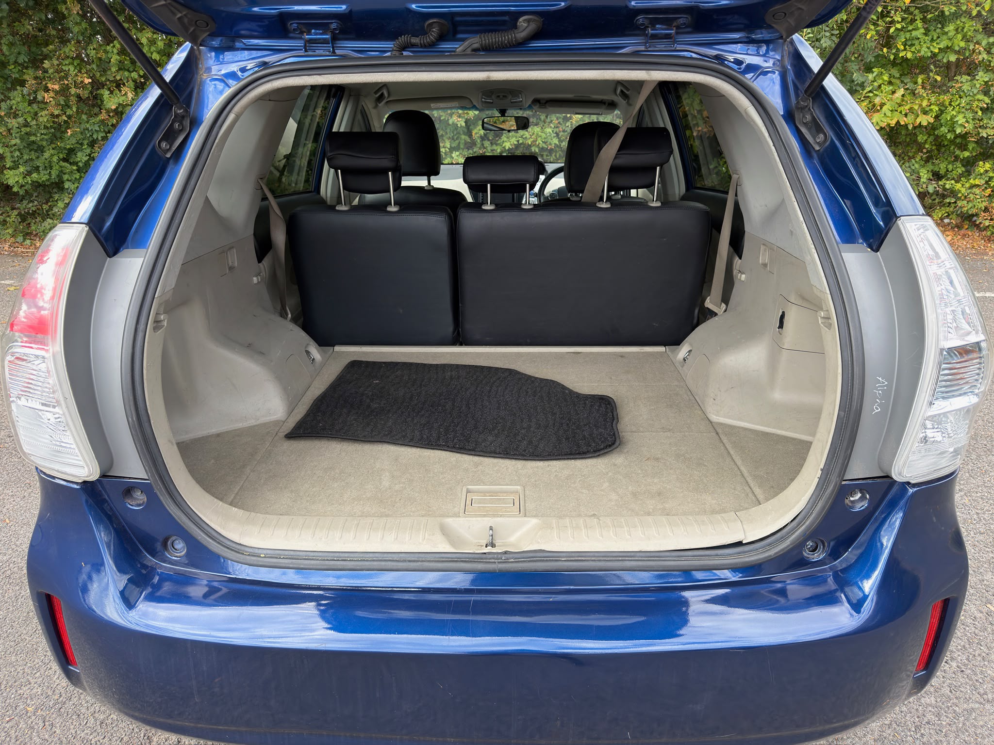 
								Prius plus 5 seater full									