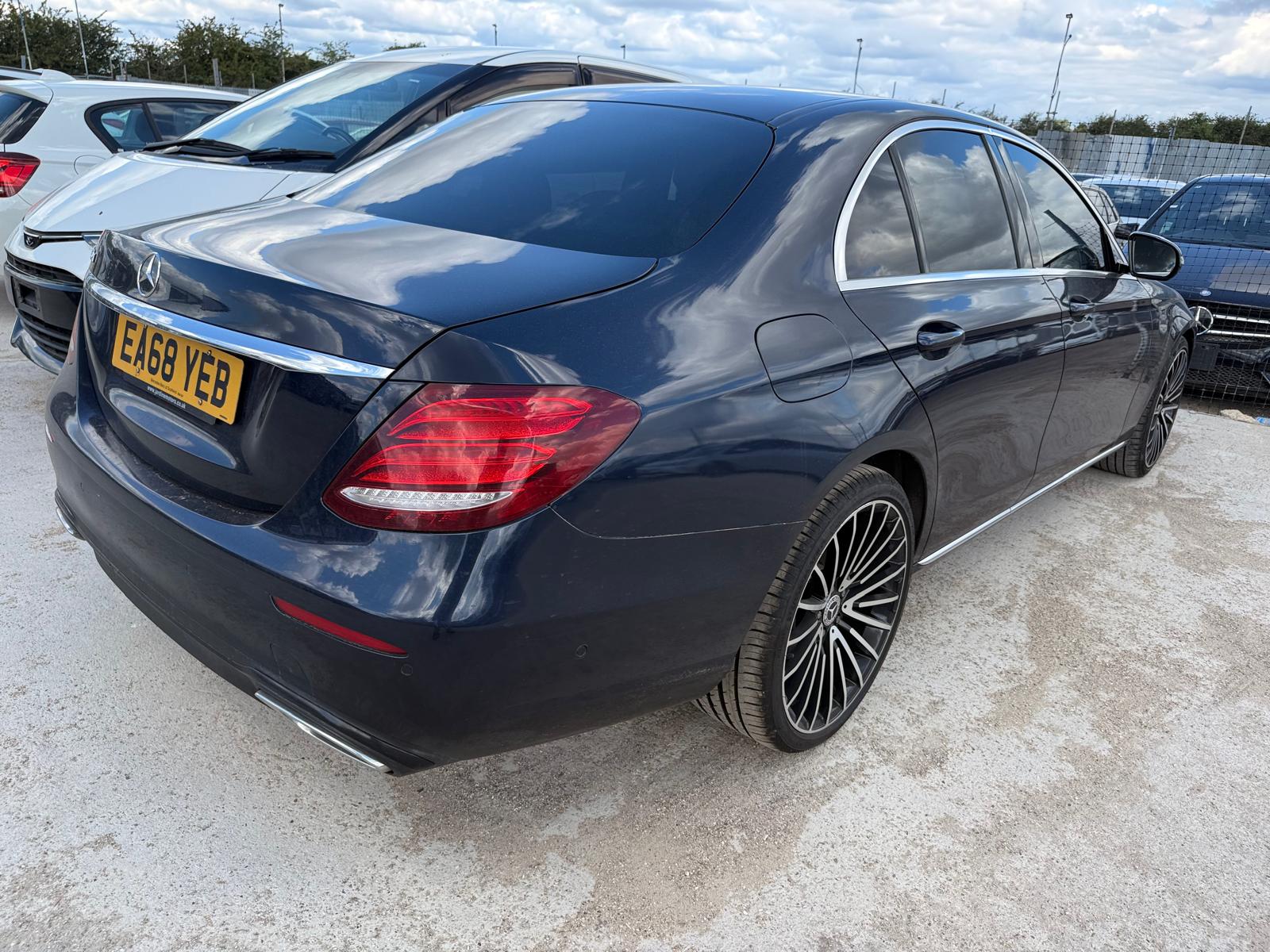 
								Mercedes-Benz E-Class Saloon full									