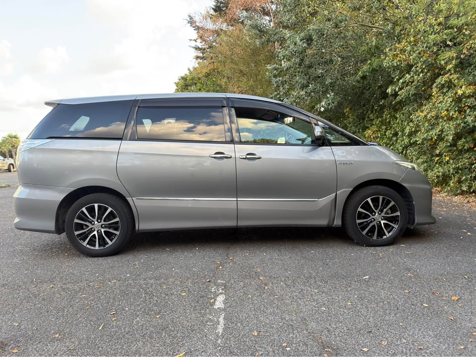 
								2013 Toyota Estima full									
