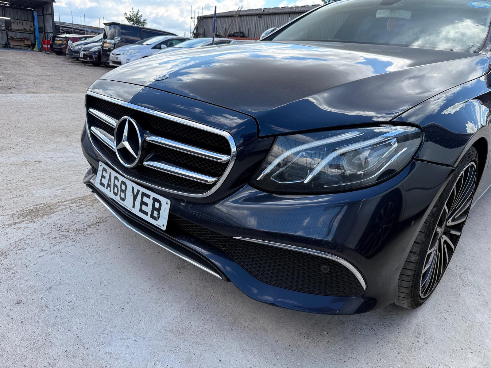 
								Mercedes-Benz E-Class Saloon full									