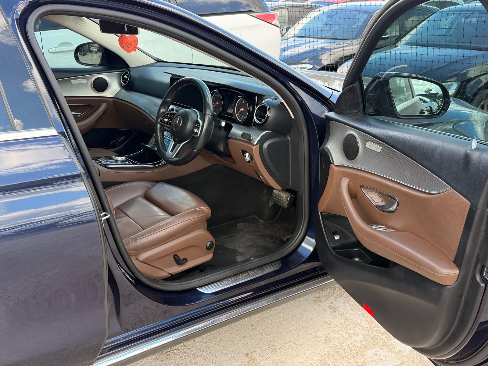 
								Mercedes-Benz E-Class Saloon full									