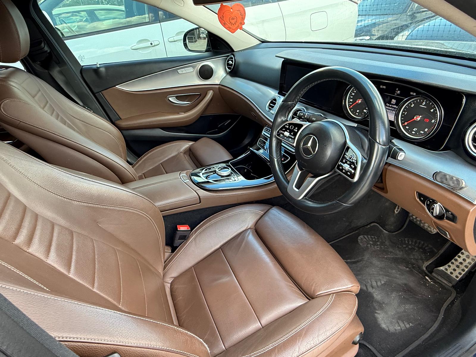 
								Mercedes-Benz E-Class Saloon full									