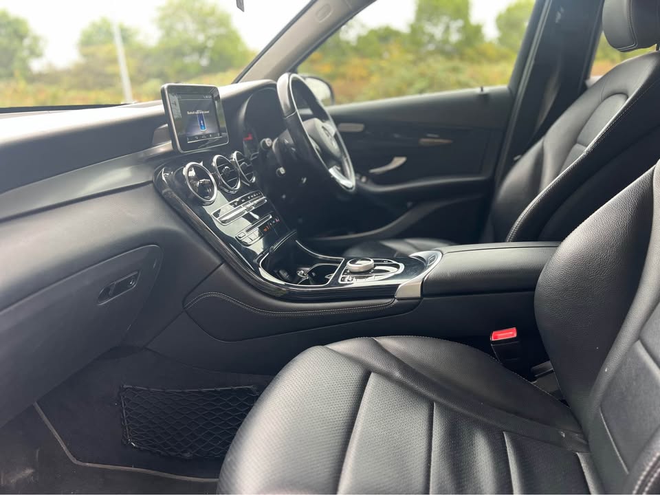 
								Mercedes-Benz GLC Urban Edition full									