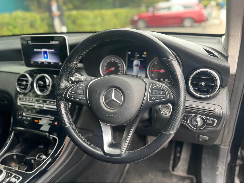 
								Mercedes-Benz GLC Urban Edition full									