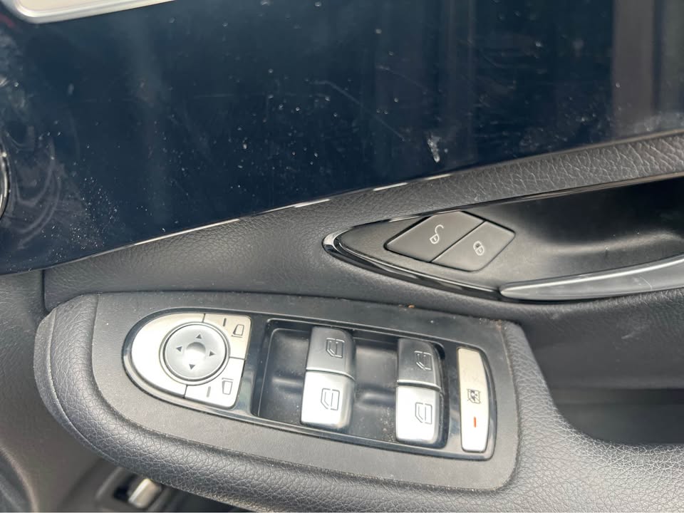 
								Mercedes-Benz GLC Urban Edition full									